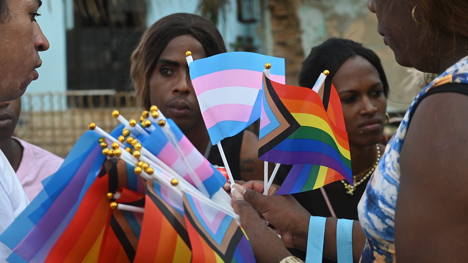 Kuuban LGBTI+-yhteisön jäseniä Havannassa. Arvioiden mukaan 32 prosenttia Kuuban transnaisista sairastaa hiv:tä.